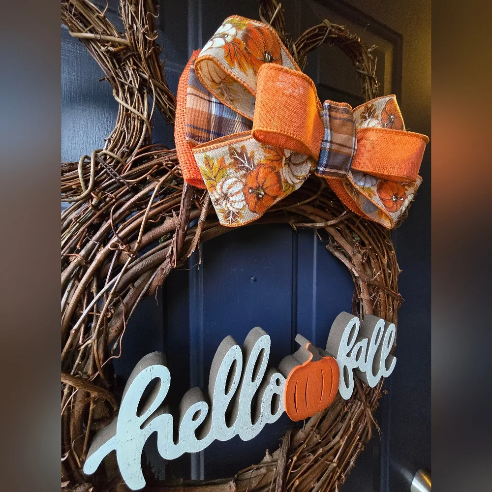 Beware Welcome Paw Wreath 🐾